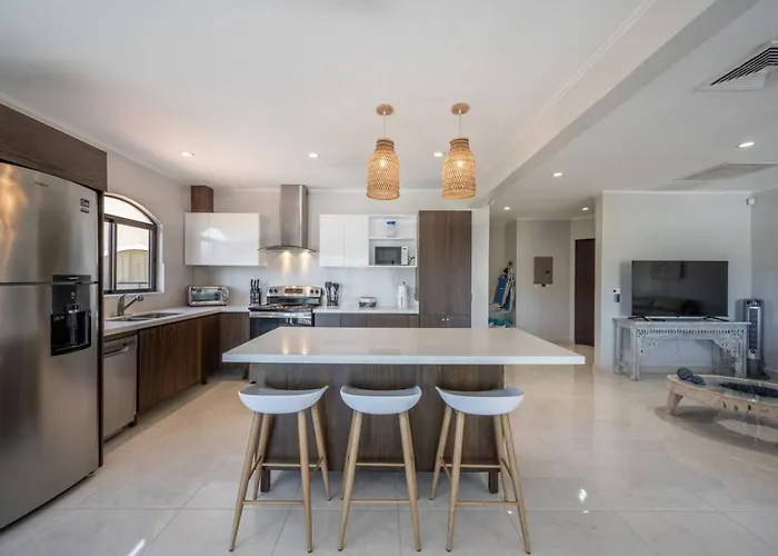 Marina Real Gorgeous Condo, Great Location Hébergement de vacances *
