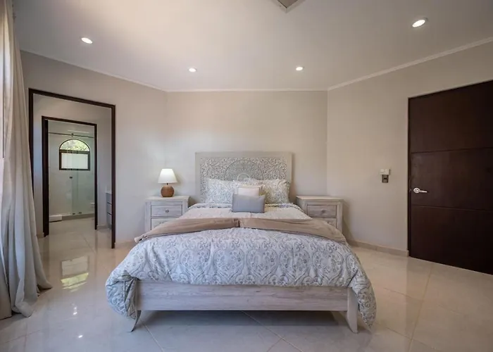 Marina Real Gorgeous Condo, Great Location Hébergement de vacances *