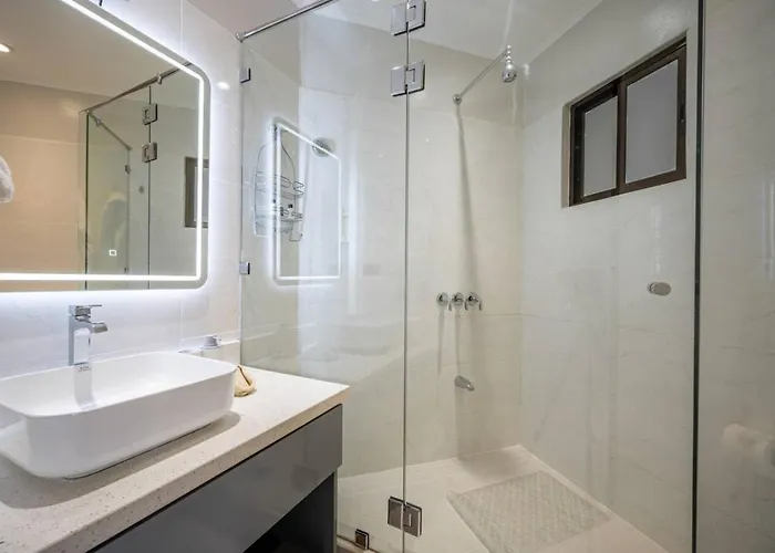 Marina Real Gorgeous Condo, Great Location * Playa Flamingo