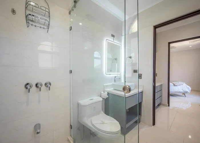 Marina Real Gorgeous Condo, Great Location Hébergement de vacances *